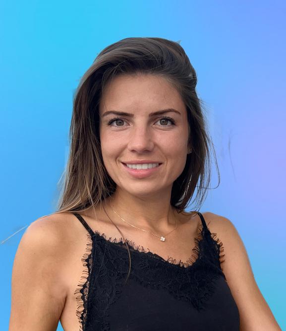 Мария Видева е дизайнер и преподавател в НБУ в областта на UI/UX дизайна и дизайн системите